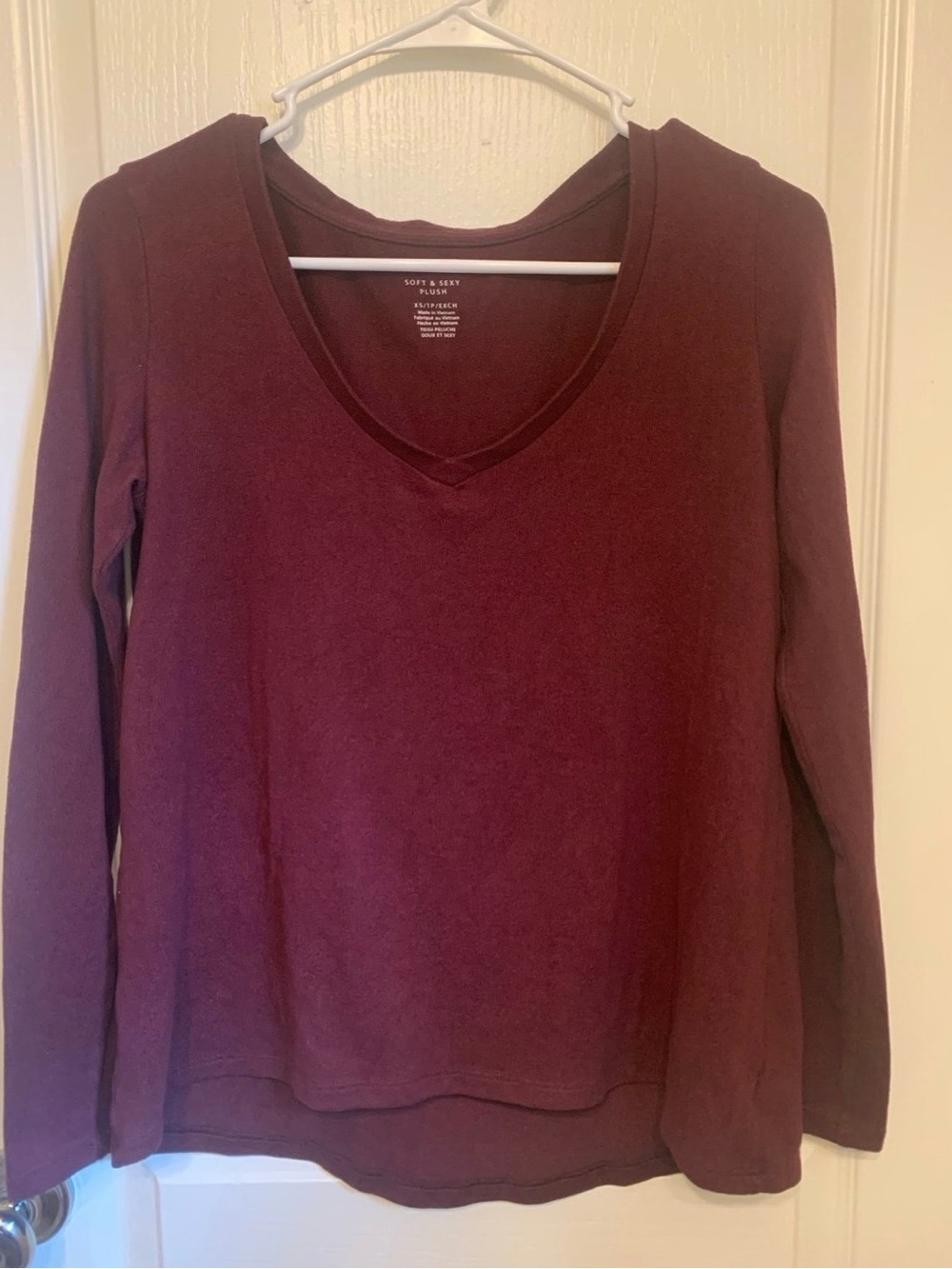 American Eagle Outfitters Women's V-Neck Long Sleeve Tee - Burgundy